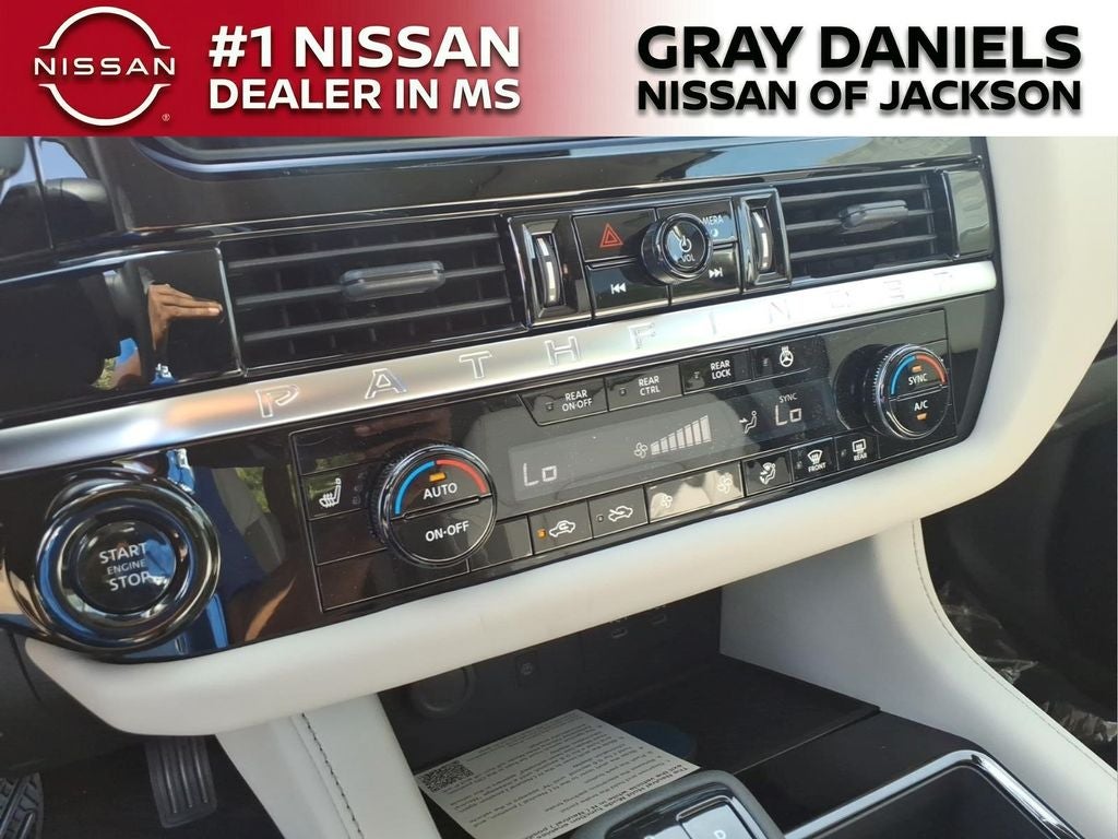 2026 Nissan Pathfinder SL