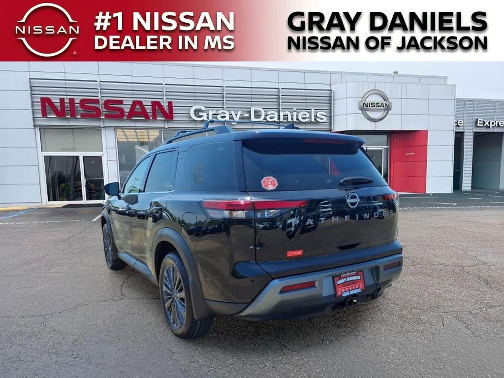 2026 Nissan Pathfinder SL