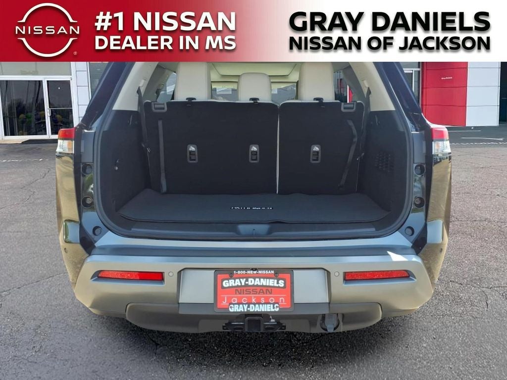 2026 Nissan Pathfinder SL