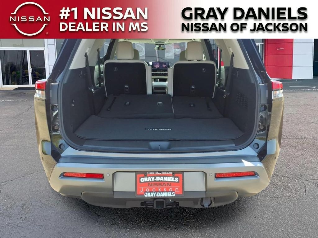 2026 Nissan Pathfinder SL