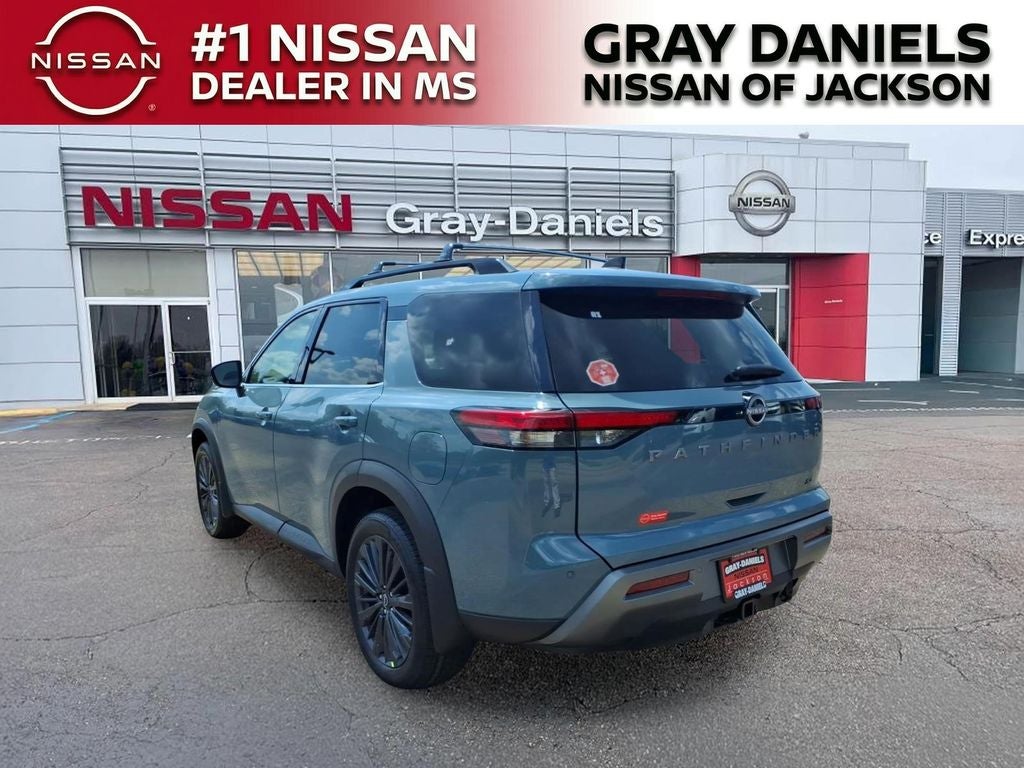 2026 Nissan Pathfinder SL