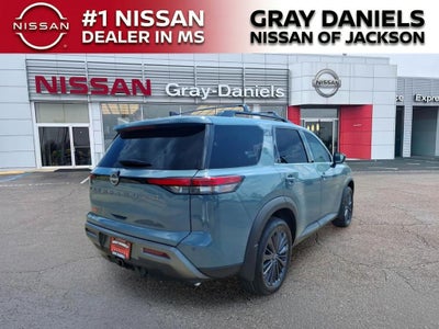 2026 Nissan Pathfinder SL