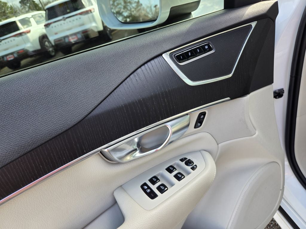 2020 Volvo XC90 T5 Momentum