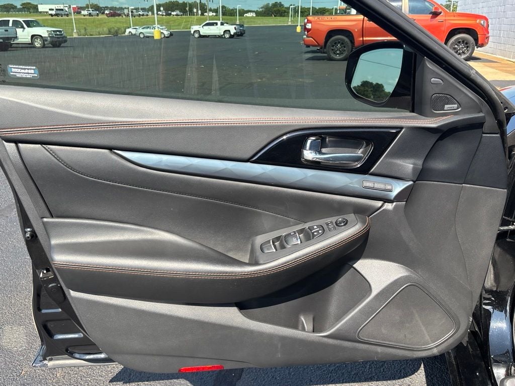 2023 Nissan Maxima SR