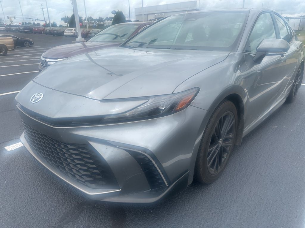 2025 Toyota Camry SE Hybrid's photo