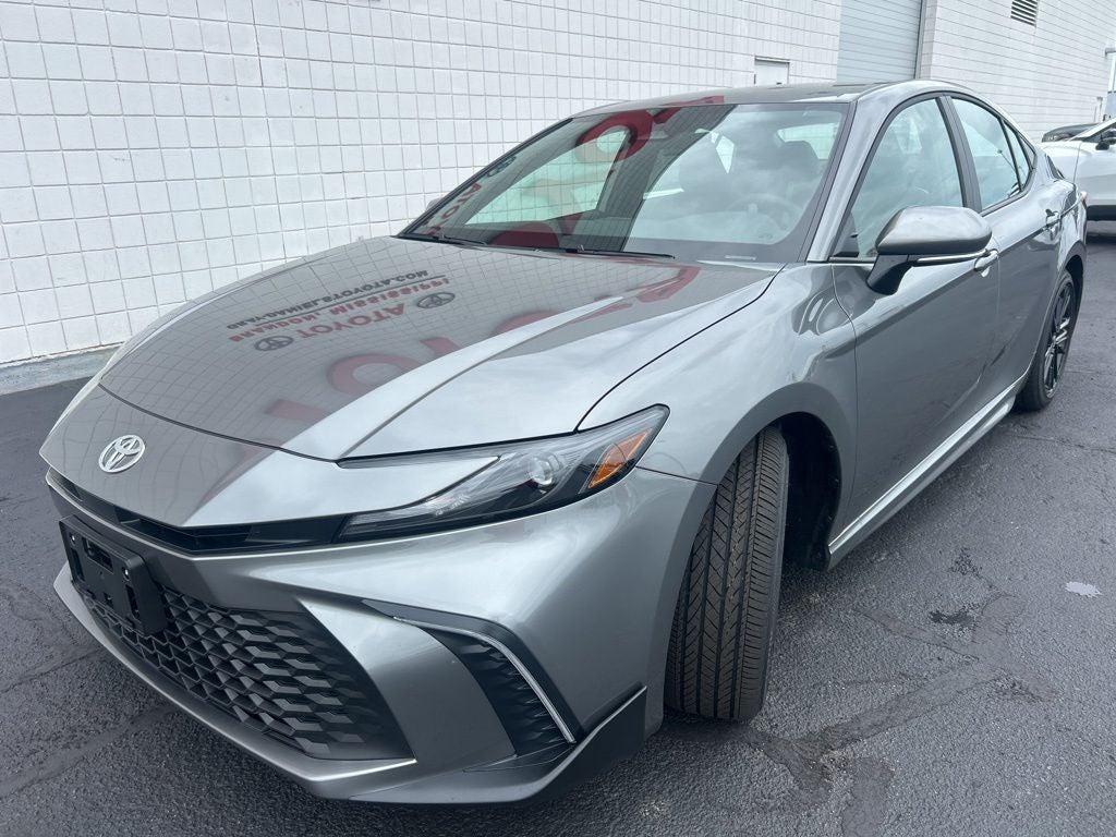 2026 Toyota Camry SE Hybrid's photo