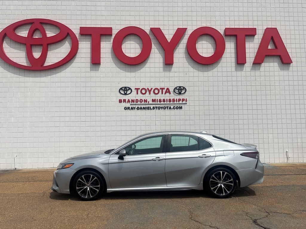 2020 Toyota Camry SE