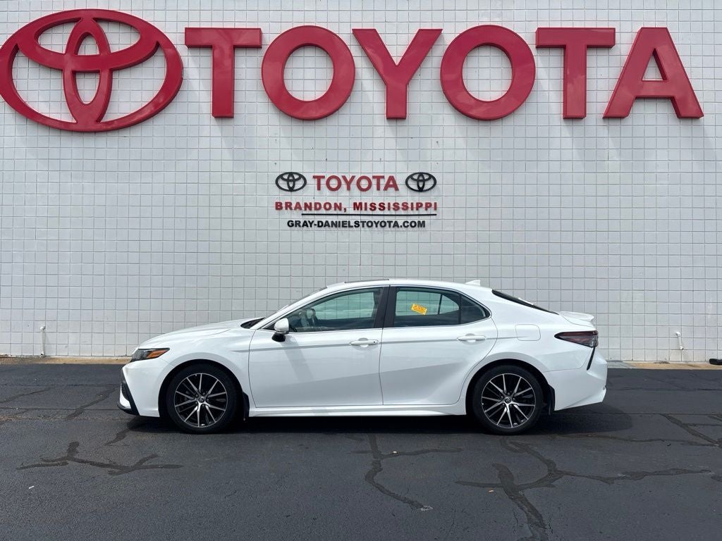 2023 Toyota Camry Hybrid SE