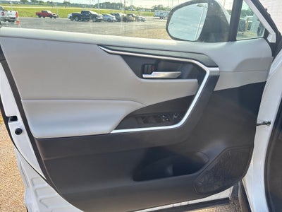 2020 Toyota RAV4 Hybrid XLE