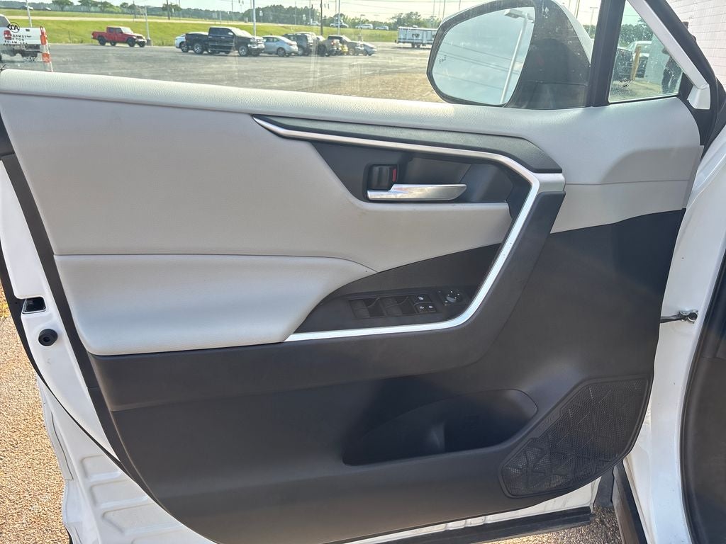 2020 Toyota RAV4 Hybrid XLE