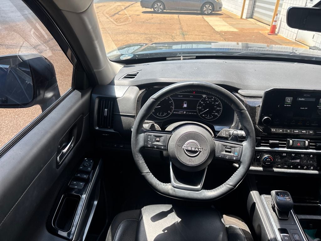 2023 Nissan Pathfinder SL