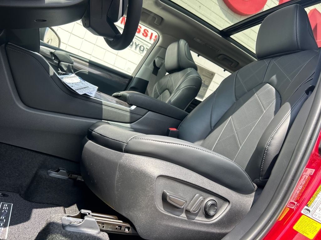 2026 Toyota Highlander Hybrid Platinum