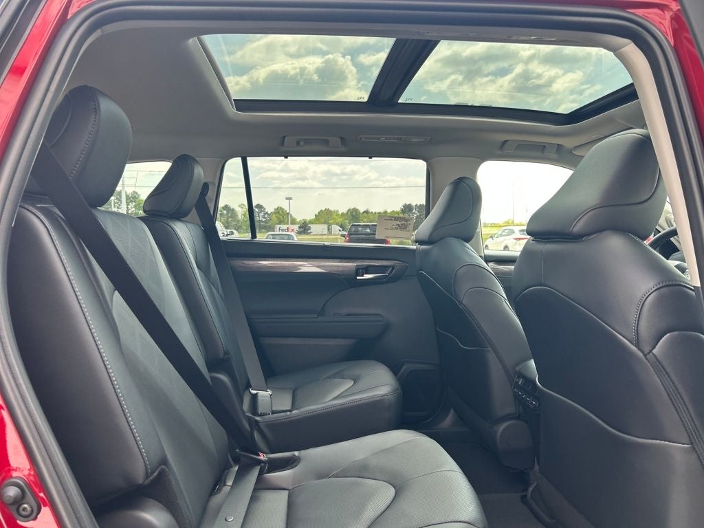 2026 Toyota Highlander Hybrid Platinum
