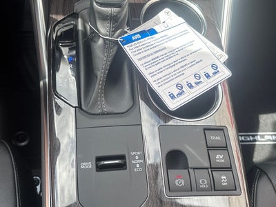 2026 Toyota Highlander Hybrid Platinum