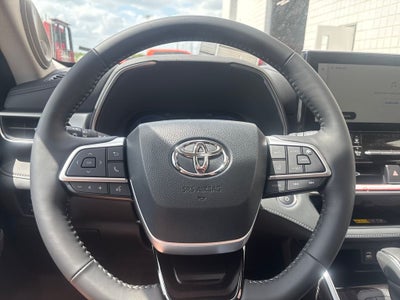 2026 Toyota Highlander Hybrid Platinum