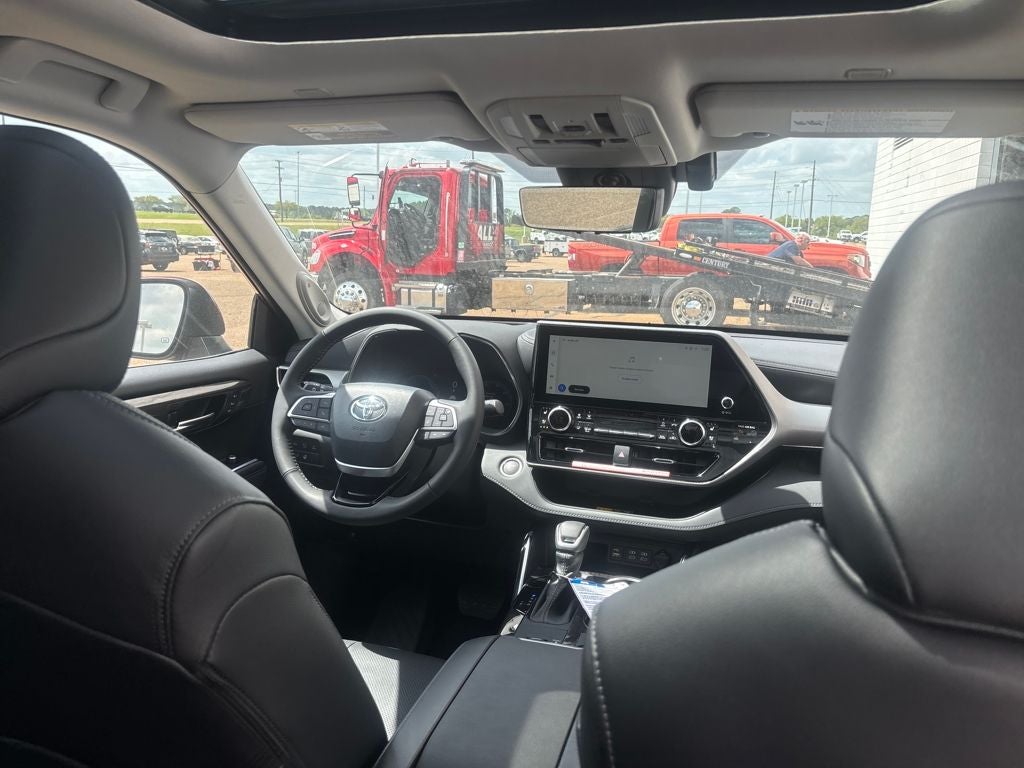2026 Toyota Highlander Hybrid Platinum