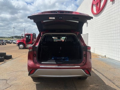 2026 Toyota Highlander Hybrid Platinum