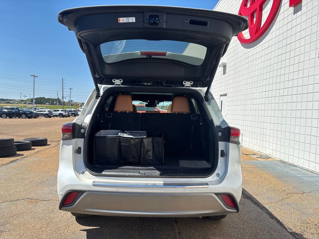 2025 Toyota Highlander Platinum