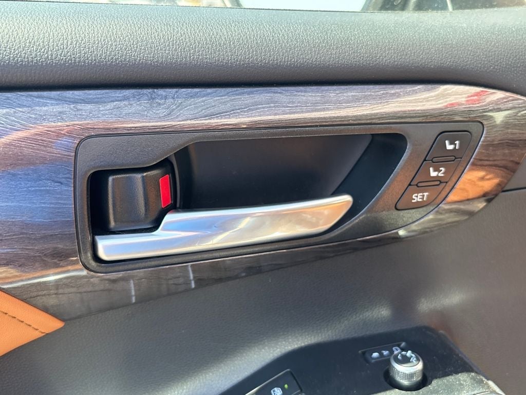 2025 Toyota Highlander Platinum