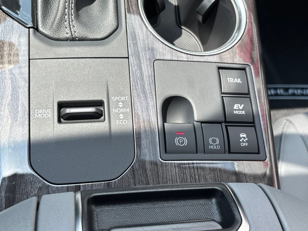 2026 Toyota Highlander Hybrid Limited
