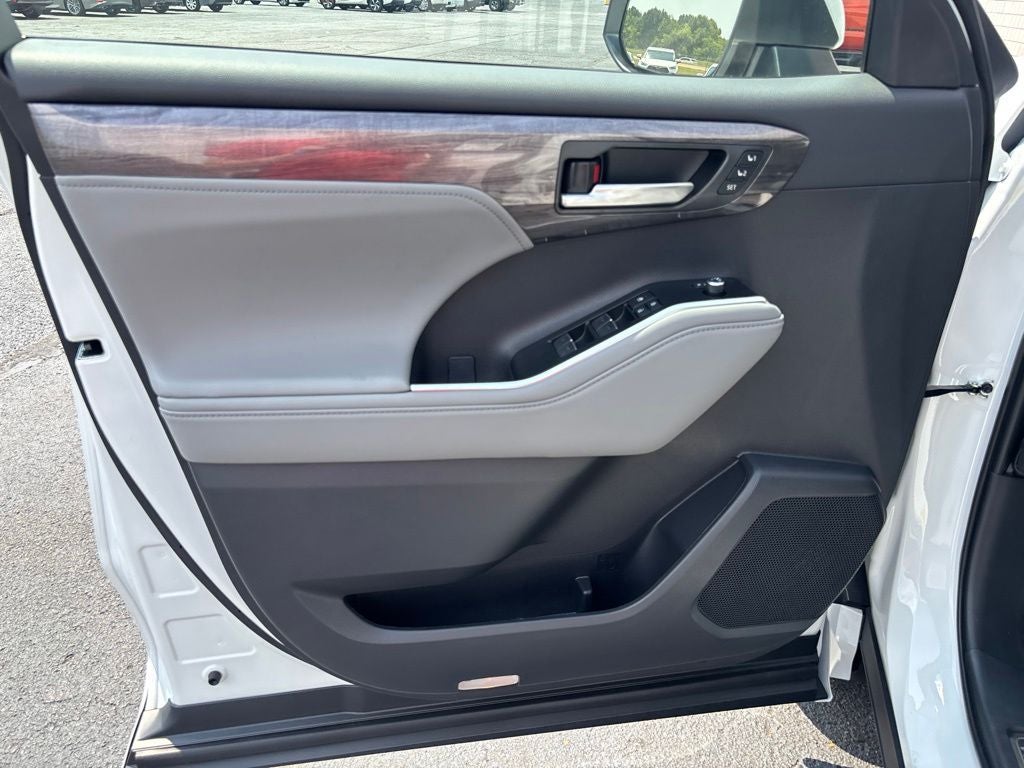 2026 Toyota Highlander Hybrid Limited