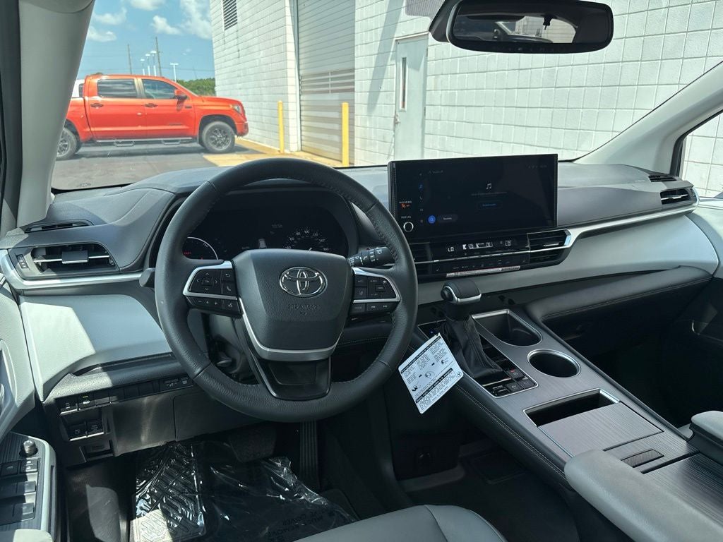 2026 Toyota Sienna XLE 8 Passenger