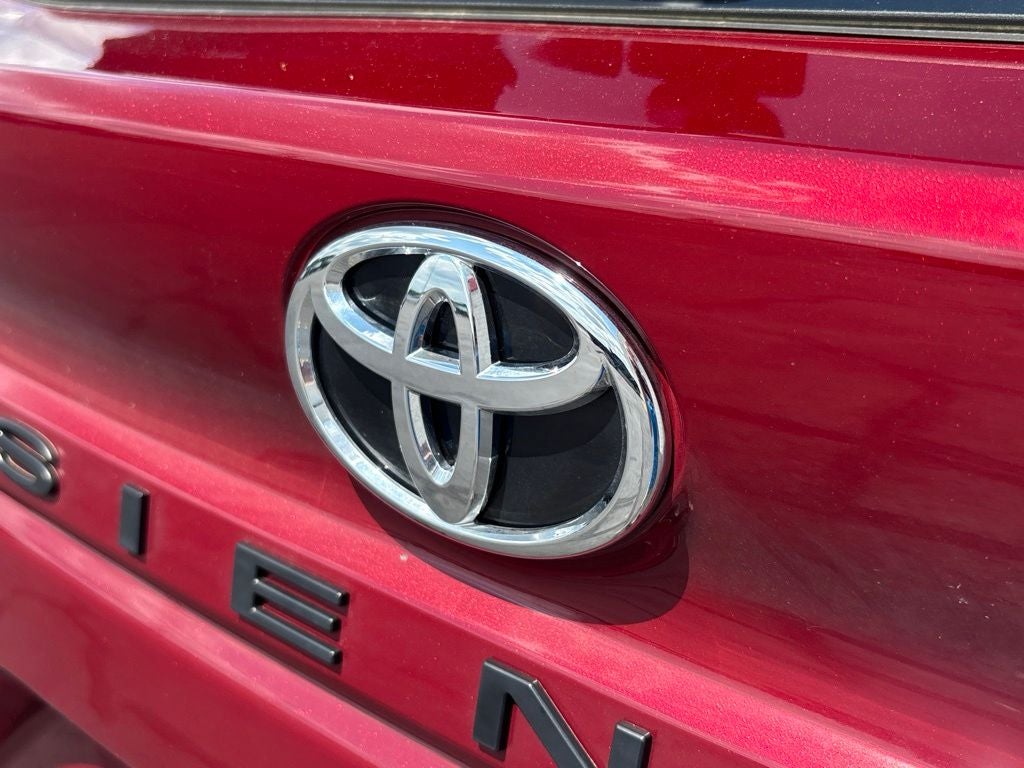 2026 Toyota Sienna XLE 8 Passenger