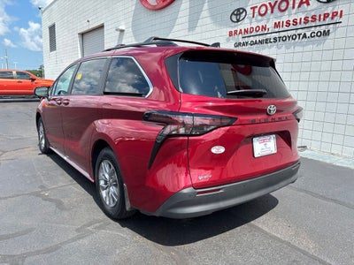 2026 Toyota Sienna XLE 8 Passenger