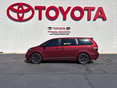 2014 Toyota Sienna L 7 Passenger