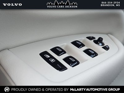 2026 Volvo XC90 B6 Ultra Dark 6-Passenger