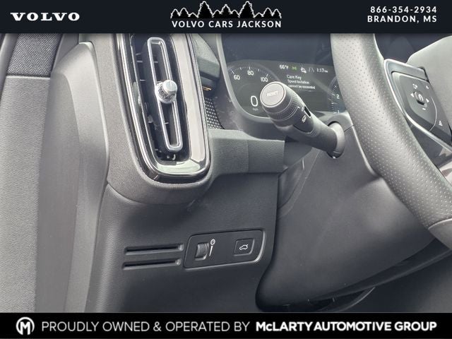 2021 Volvo XC40 R-Design