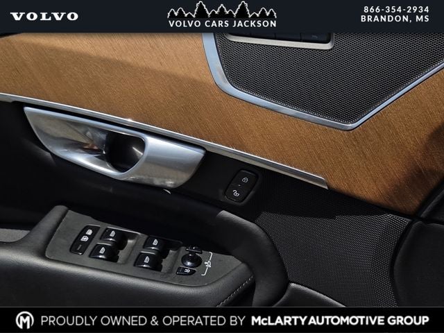 2024 Volvo XC90 B5 Plus