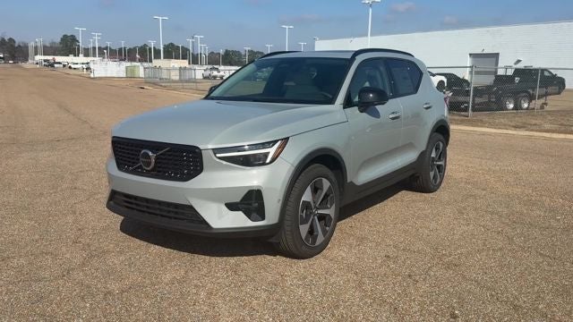 2026 Volvo XC40 B5 AWD Mild Hybrid Plus