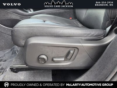 2024 Volvo XC40 B5 Plus Bright Theme