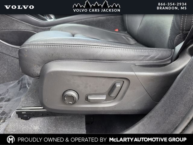 2024 Volvo XC40 B5 Plus Bright Theme