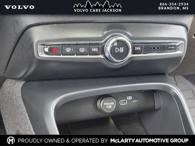 2024 Volvo XC40 B5 Plus Bright Theme