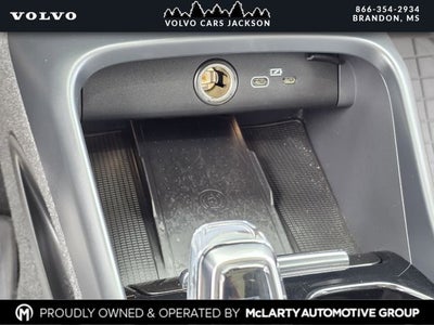 2024 Volvo XC40 B5 Plus Bright Theme