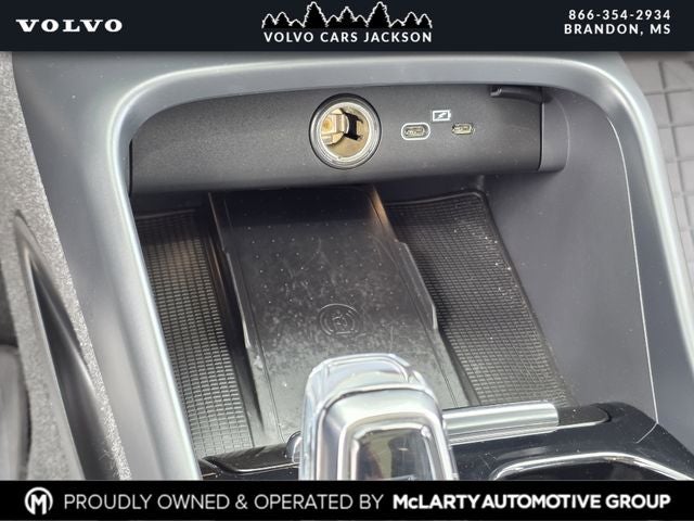 2024 Volvo XC40 B5 Plus Bright Theme