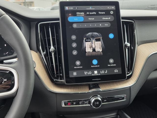 2026 Volvo XC60 B5 Plus