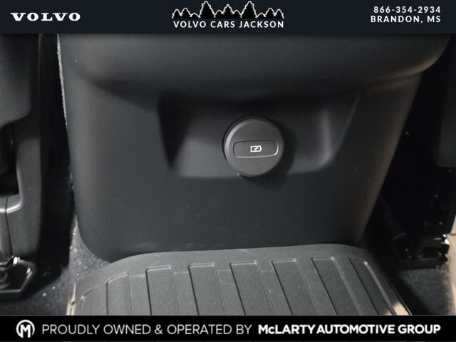 2026 Volvo XC60 B5 Ultra Black Edition