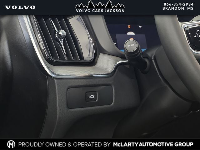 2026 Volvo XC60 B5 Ultra Black Edition