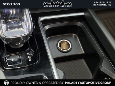 2026 Volvo XC60 B5 Ultra Black Edition
