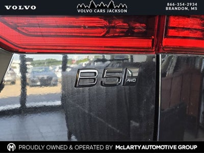 2026 Volvo XC60 B5 Ultra Black Edition