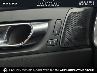 2026 Volvo XC60 B5 Ultra Black Edition