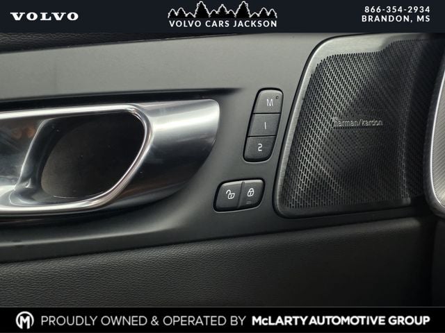 2026 Volvo XC60 B5 Ultra Black Edition