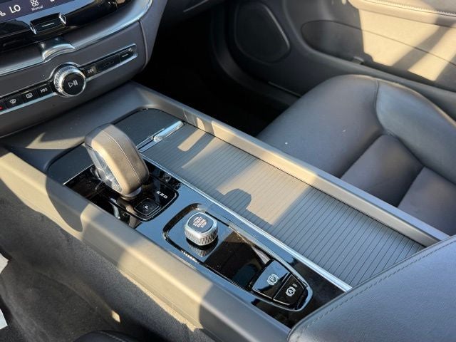 2025 Volvo XC60 B5 Core