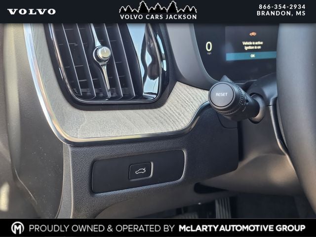 2026 Volvo XC60 B5 Core